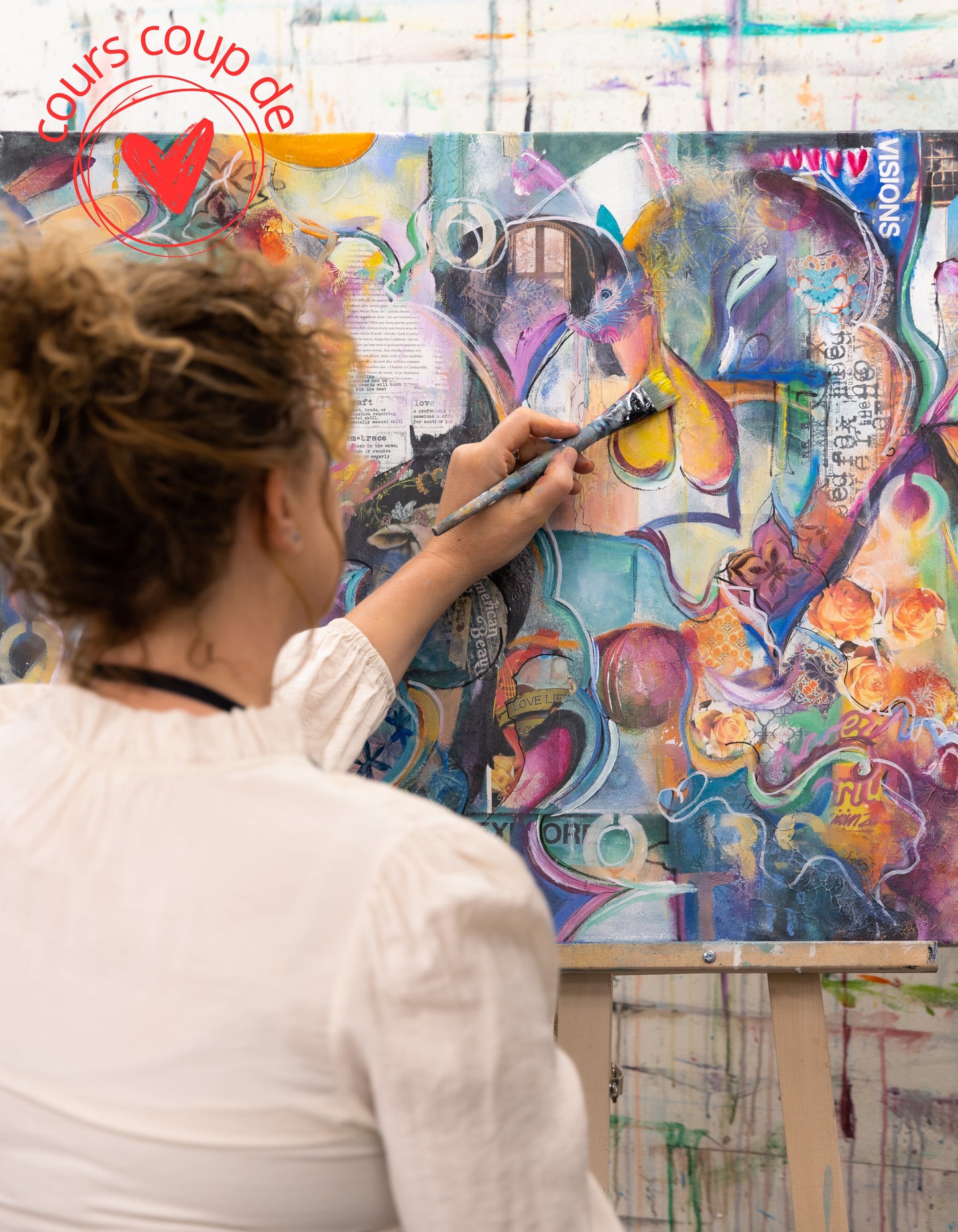 Au rythme de la peinture intuitive et des effets graffitis et aux collages