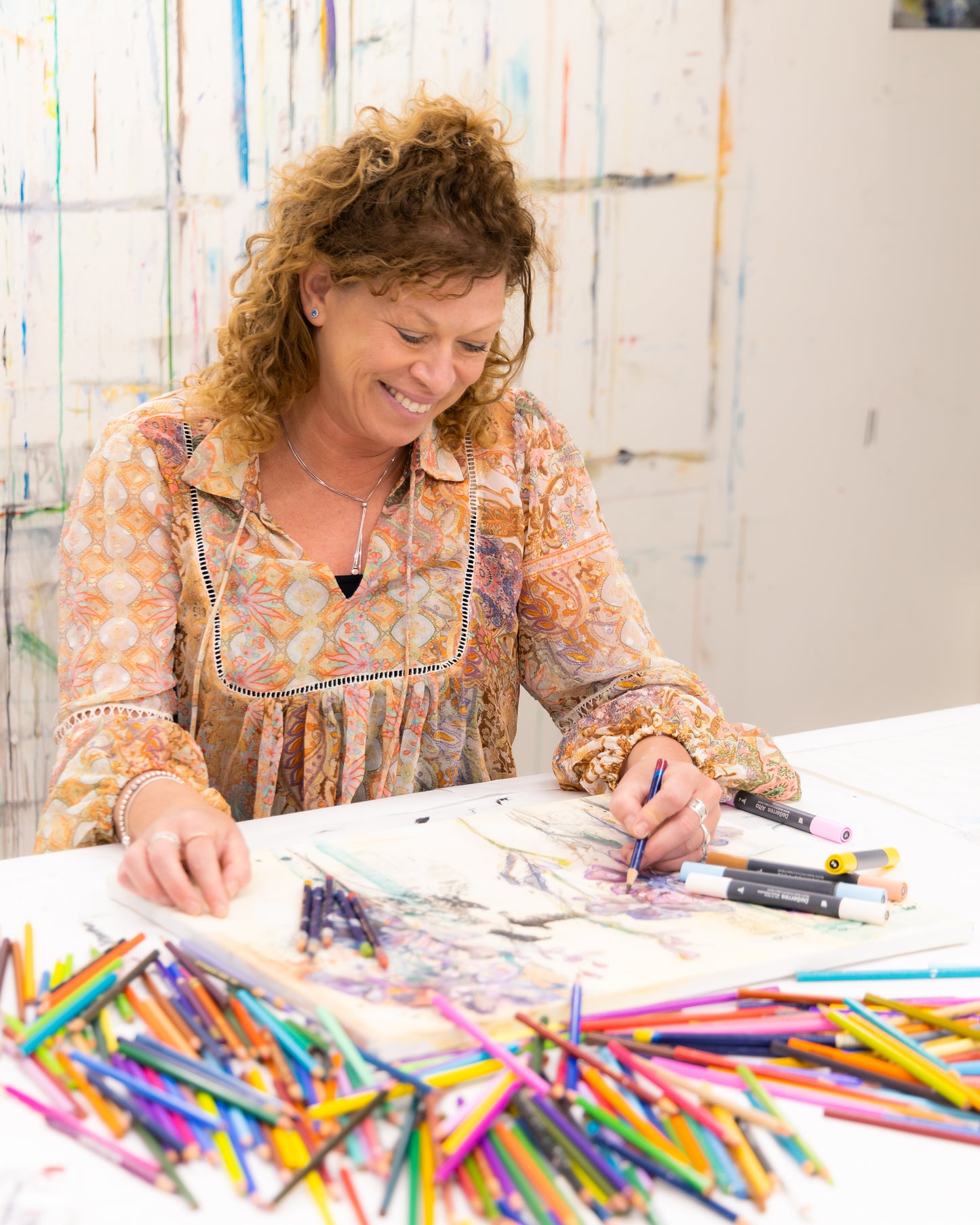 Les crayons volent la vedette en technique mixte