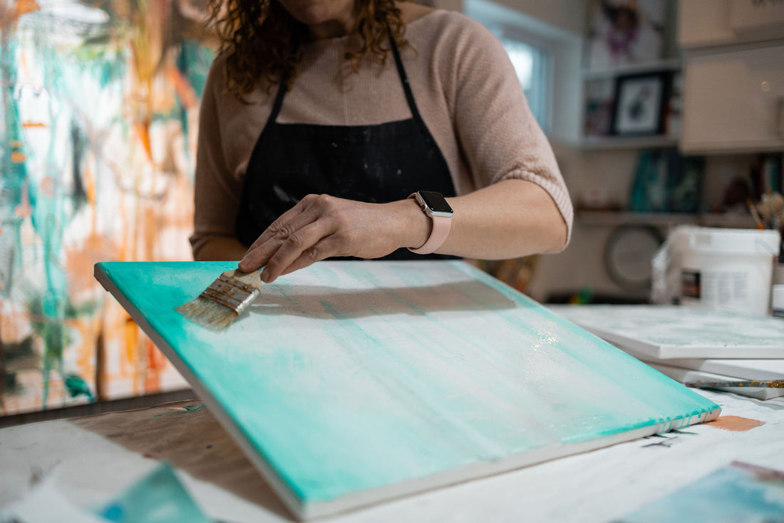 L'importance de vernir ses oeuvres en peinture acrylique et en technique mixte